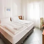 Ξενοδοχείο Tritone 3*