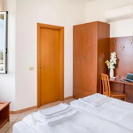 Hotel Tritone