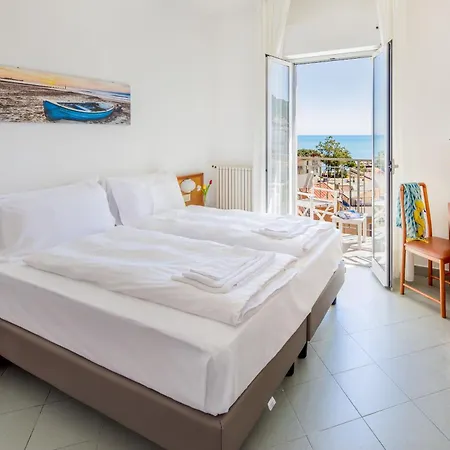 Hotel Tritone