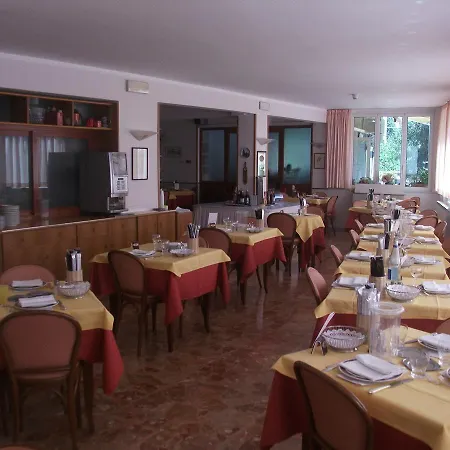 Hotel Tritone
