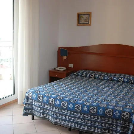 Hotel Tritone