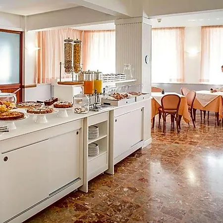 Hotel Tritone