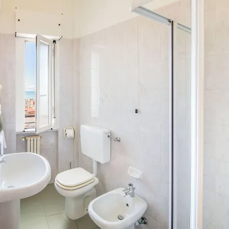 Tritone Hotel 3*