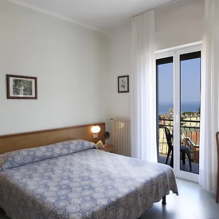 Hotel Tritone