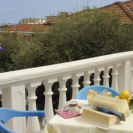 Tritone Hotel 3*